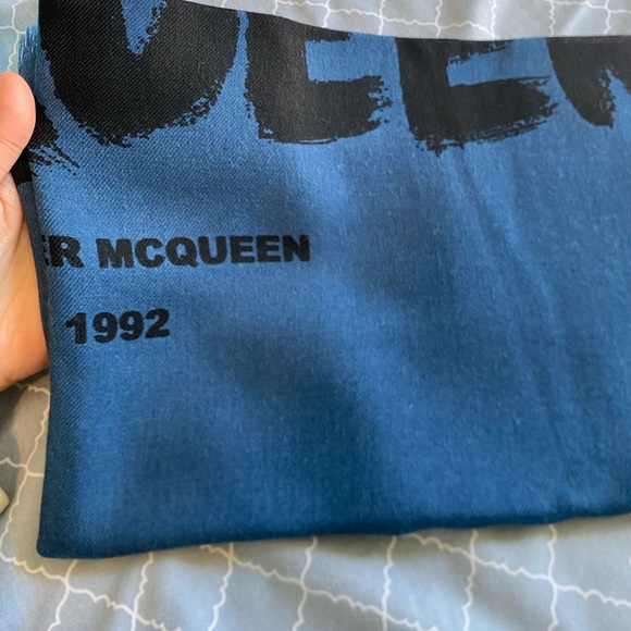 ALEXANDER MCQUEEN 100% Wool Blue Graffiti Scarf - Picture 7 of 11
